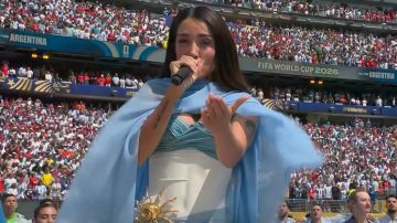 VIDEO. Así fue la emocionante interpretación de María Becerra en la final del Mundial 2026