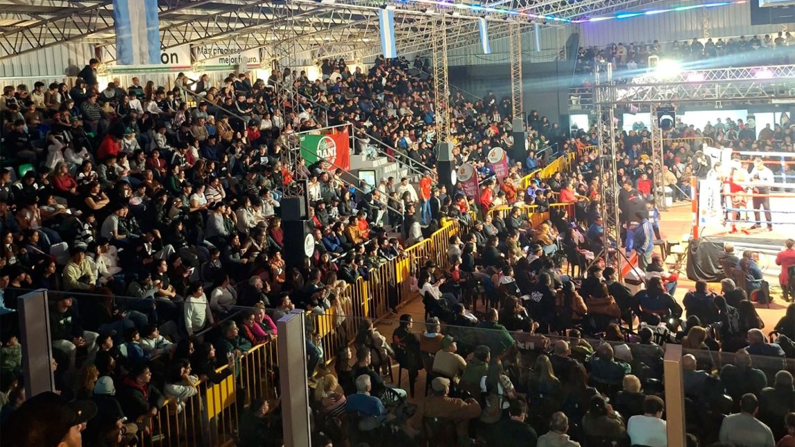 El boxeo fue una fiesta en Frías con una multitudinaria convocatoria