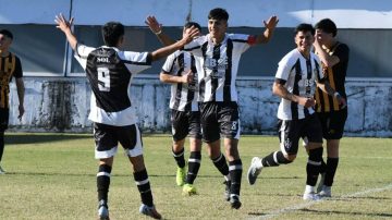 Central Córdoba se quedó con el clásico ante Mitre con una goleada en el Alfredo Terrera