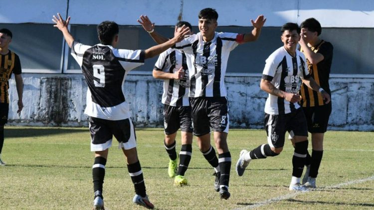 Central Córdoba se quedó con el clásico ante Mitre con una goleada en el Alfredo Terrera