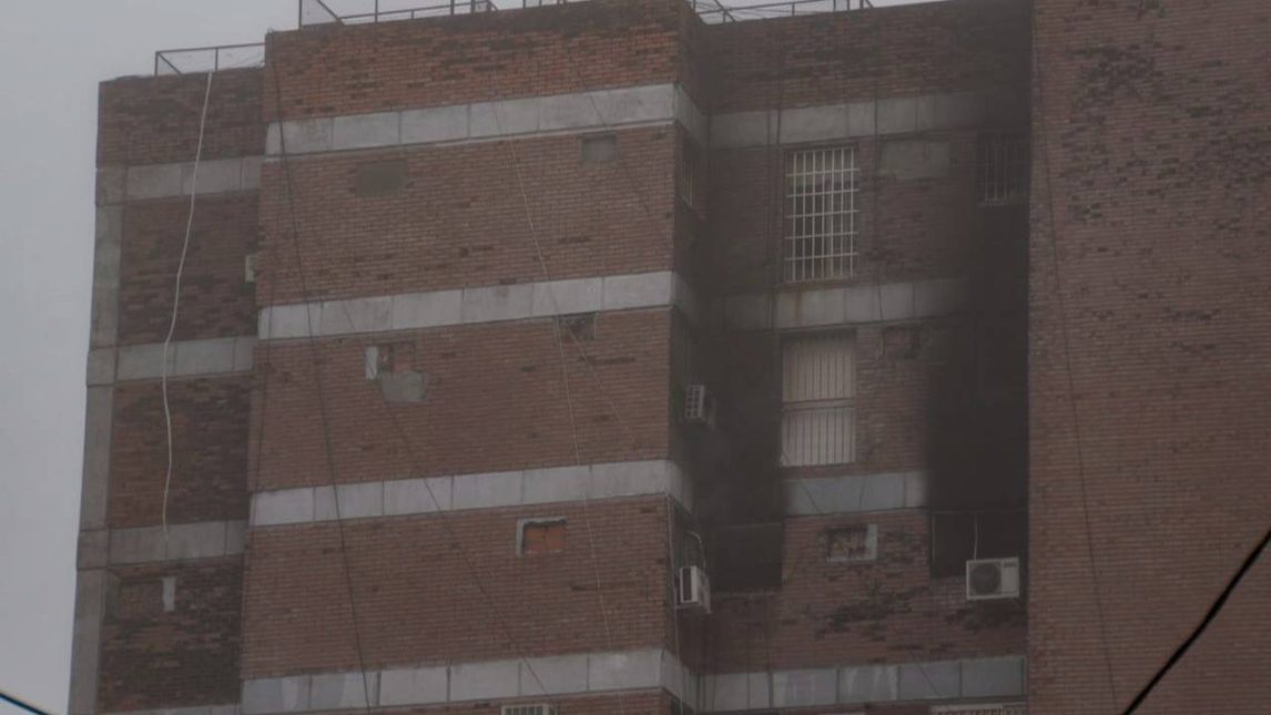 Así quedó el edificio tras el incendio en el departamento de Ramiro Petros y Moira Curi
