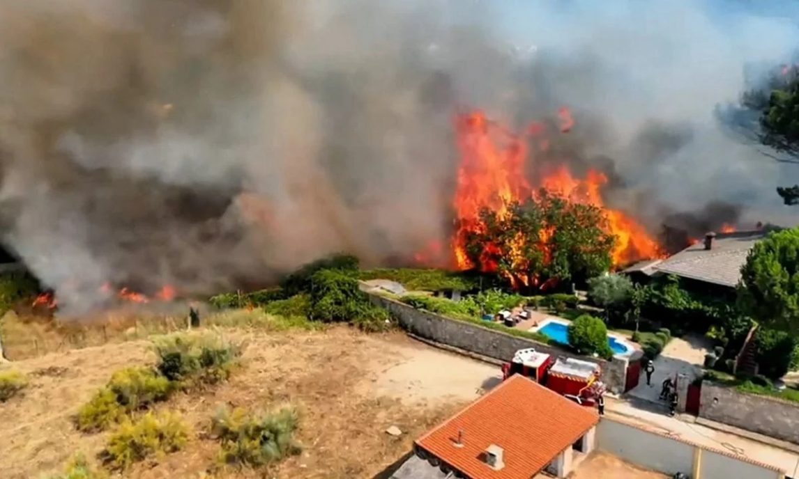 Incendios forestales en España: el fuego sigue fuera de control y Portugal se sumó al operativo