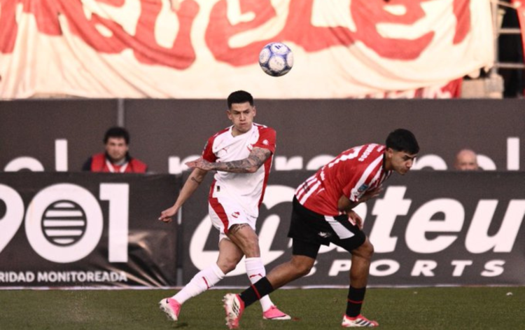 Independiente aprovechó su momento y derrotó a Estudiantes en La Plata