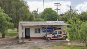 Cayeron siete policías federales tucumanos por cobrar coimas a tours de compras en un puesto de Santiago del Estero