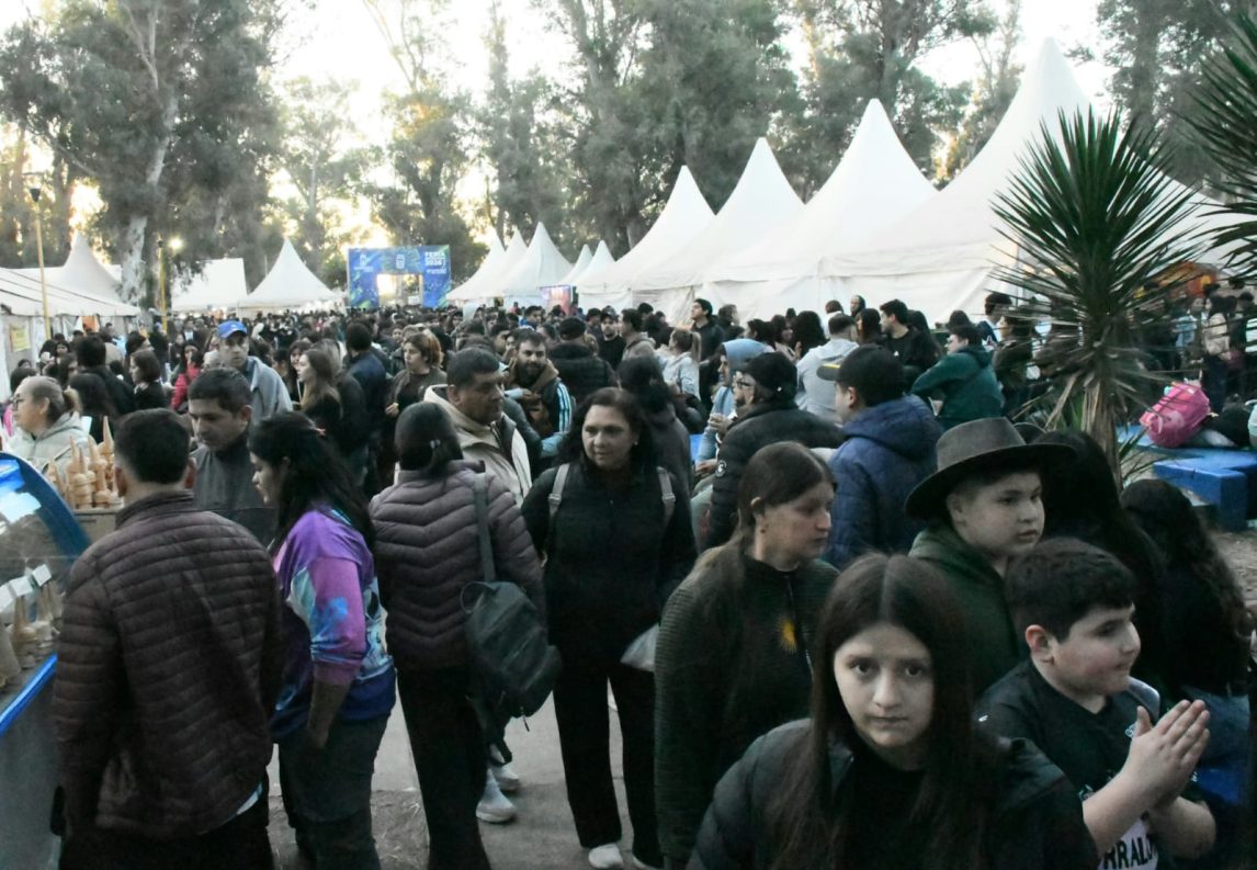 Una enorme convocatoria de público durante el fin de semana en la Feria Artesanal del Parque Aguirre