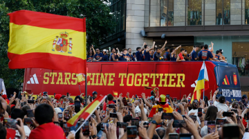 España celebra el título mundial: una multitud recibió a los campeones en Madrid