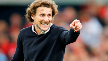 Bombazo en Uruguay: Diego Forlán reemplaza a Bielsa como DT