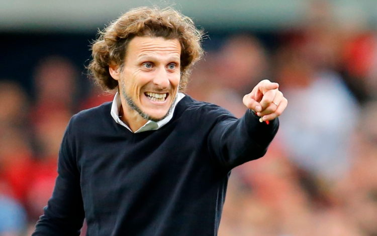 Bombazo en Uruguay: Diego Forlán reemplaza a Bielsa como DT