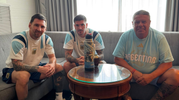 La cábala de siempre: la foto de Tapia con Messi y De Paul antes de la final