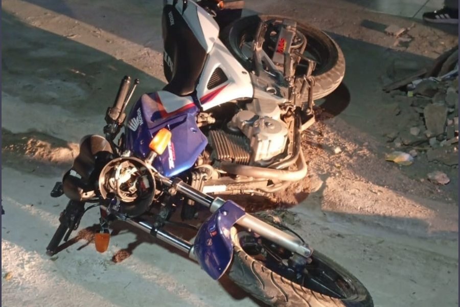 Forres: un joven motociclista derrapó y se encuentra internado en grave estado