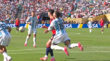 No vale: España había marcado, pero el gol fue anulado por una falta previa