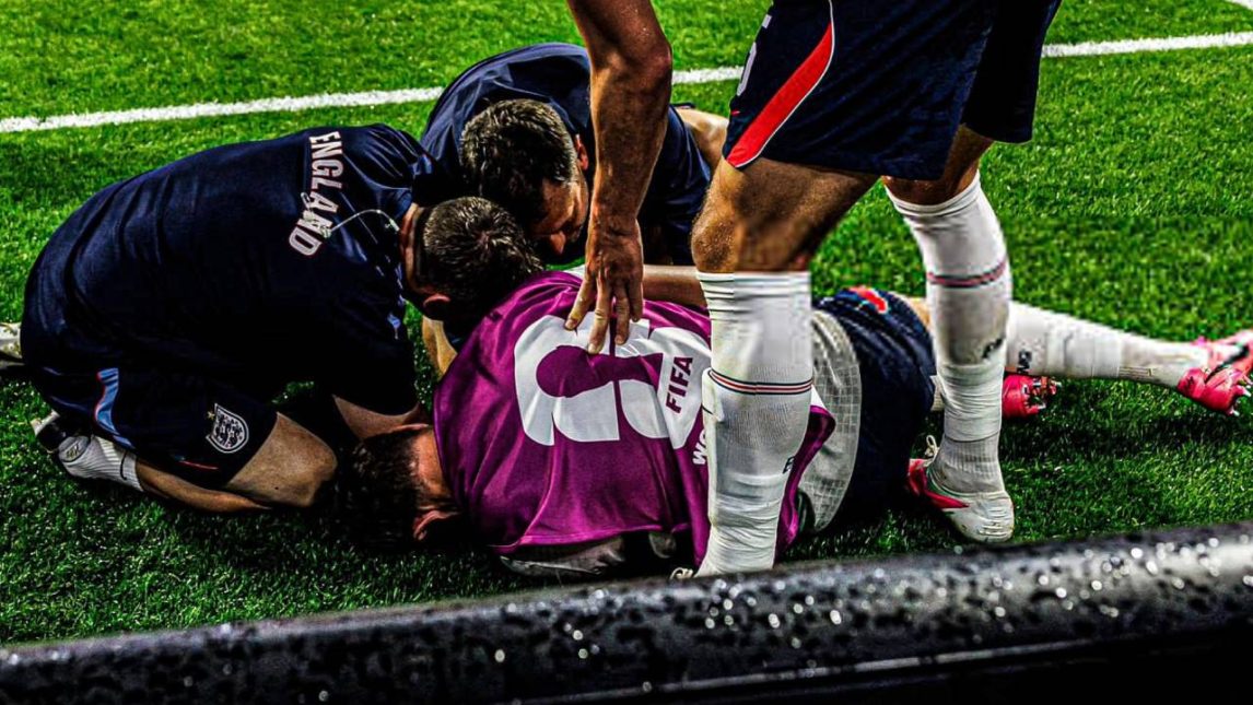 Video: la dura caída y fractura de Jordan Henderson durante los festejos de Inglaterra que lo dejó afuera del Mundial 2026
