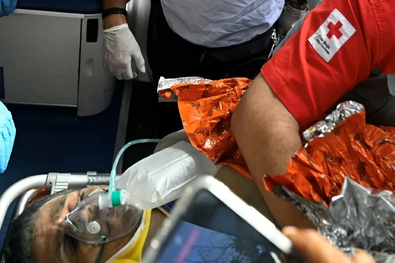Milagro bajo los escombros: rescataron con vida a un guardia tras 114 horas atrapado en Venezuela
