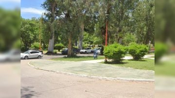 B° Parque: cuidacoches fue amenazada con un arma por un motociclista que no quiso pagar