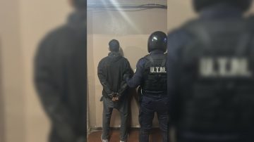 Llegó borracho, quiso entrar por la fuerza a la casa de su abuela y terminó detenido