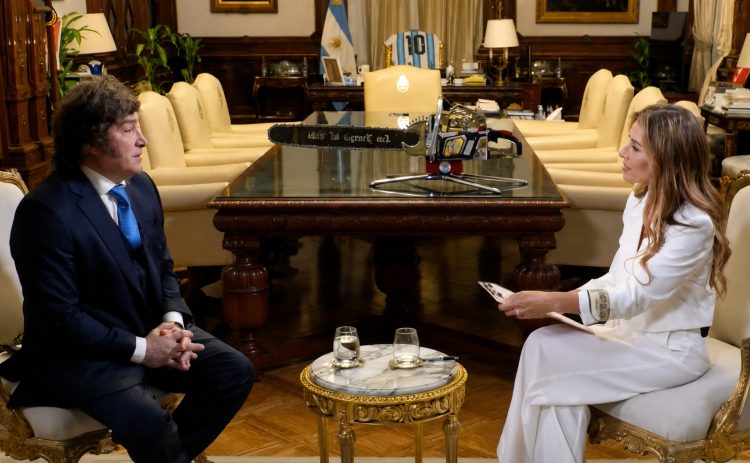 Milei habló sobre la Selección Argentina y el la bandera de Malvinas: “No hay que mezclar el agua y el aceite”