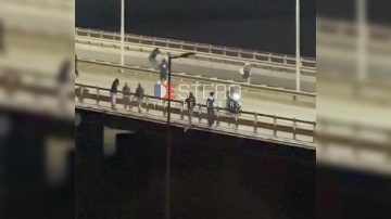 ¡Un peligro! violento enfrentamiento sobre la Autopista generaron pánico entre conductores