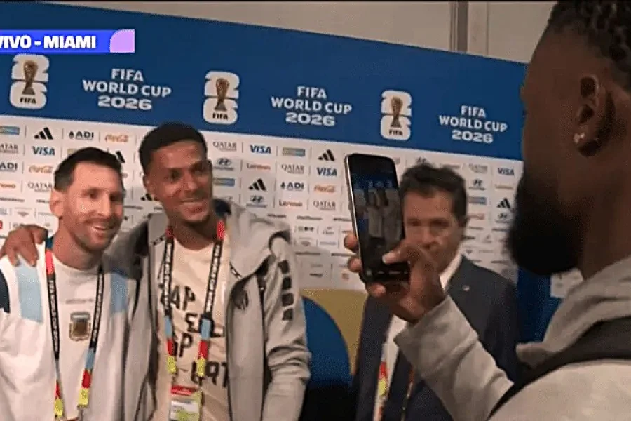 La broma de Messi con los jugadores de Cabo Verde: “Adentro de la cancha me cagan a patadas”