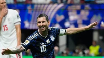 “Inevitable fuerza de gravedad”: tremendo editorial del diario The Guardian sobre Messi