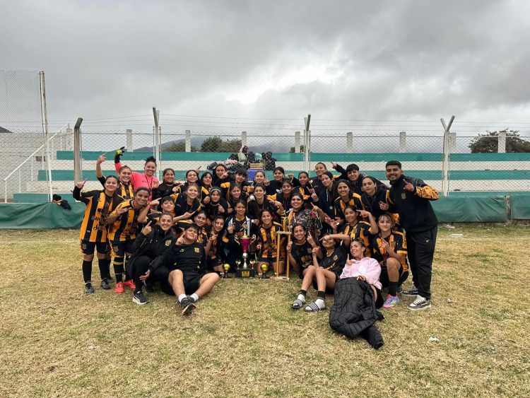Las chicas de Mitre gritaron campeón en Primera y Reserva de la Copa Salta La Linda