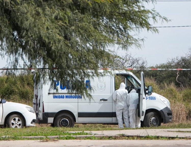 Una familia tucumana volcó en el ingreso a Nueva Esperanza y murió una mujer