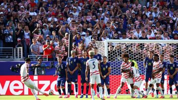 Con autoridad, Estados Unidos derrotó a Bosnia y se metió en octavos de final