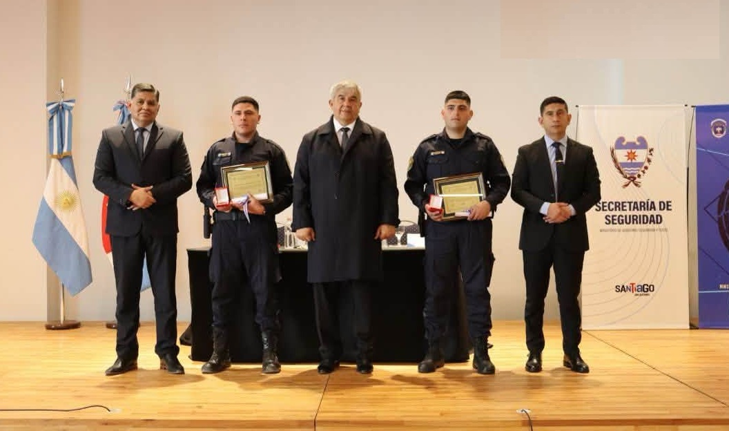Reconocen a dos policías santiagueños por su intervención en un procedimiento de alto riesgo