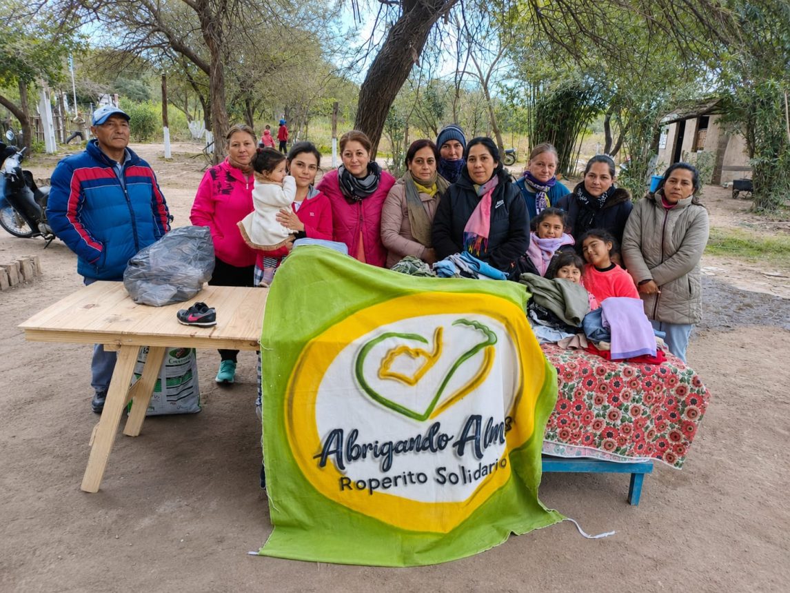 Con más de 400 prendas entregadas, “Abrigando Almas” reafirma su compromiso con quienes más lo necesitan