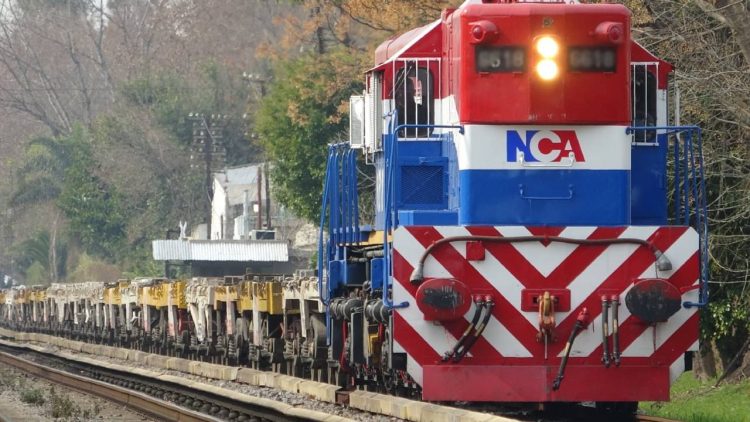 Un ciclista de 73 años sufrió una grave lesión al caer cuando intentaba cruzar las vías del tren en Forres