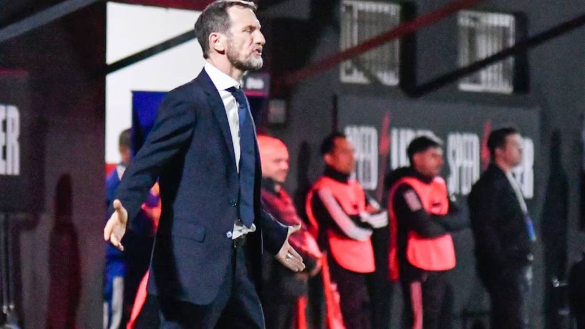 El Vasco Arruabarrena sin filtros tras la goleada que Boca sufrió ante Riestra: “Es un baño de realidad”