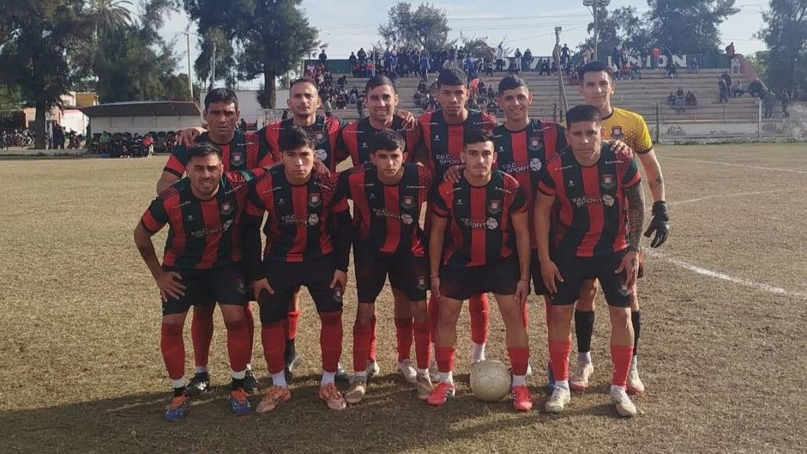 Villa Unión festejó en La Curva ante Instituto Deportivo Santiago