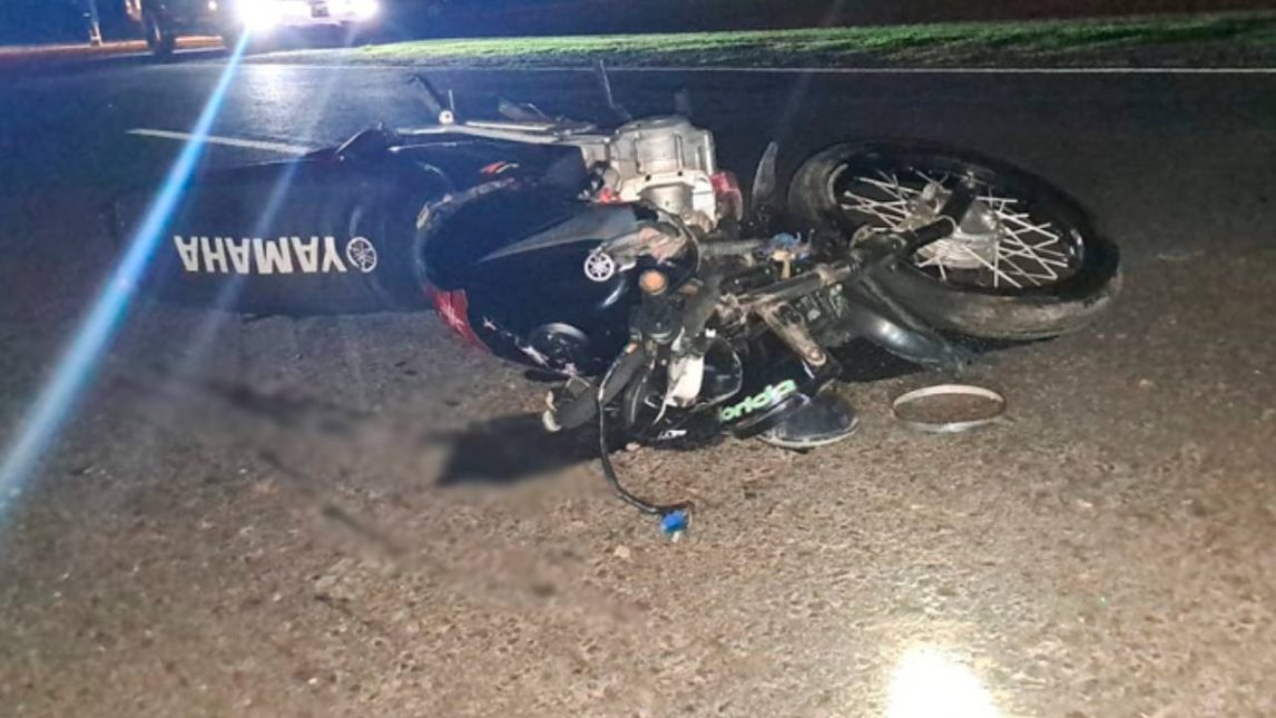 Lunes negro: motociclista de 55 años murió tras chocar con un auto en la Avenida Madre de Ciudades