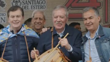 Un año más, la 24° Marcha de los Bombos congregó a una multitud: bombos, guitarras y el sentir santiagueño que cobija a todos