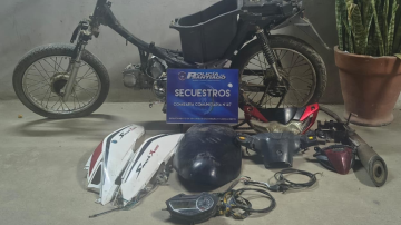 “Apretó” a un joven para robarle la moto y la escondió en el monte: la policía la recuperó horas después