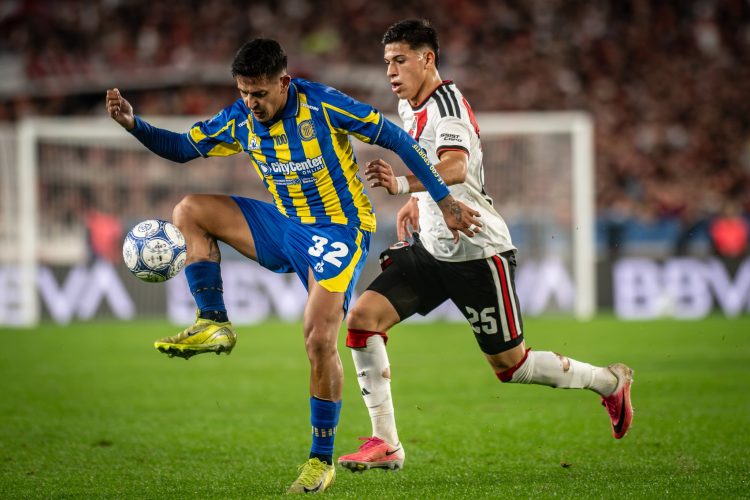 Rosario Central dio el golpe en el Monumental, venció a River y profundizó la crisis del Millonario