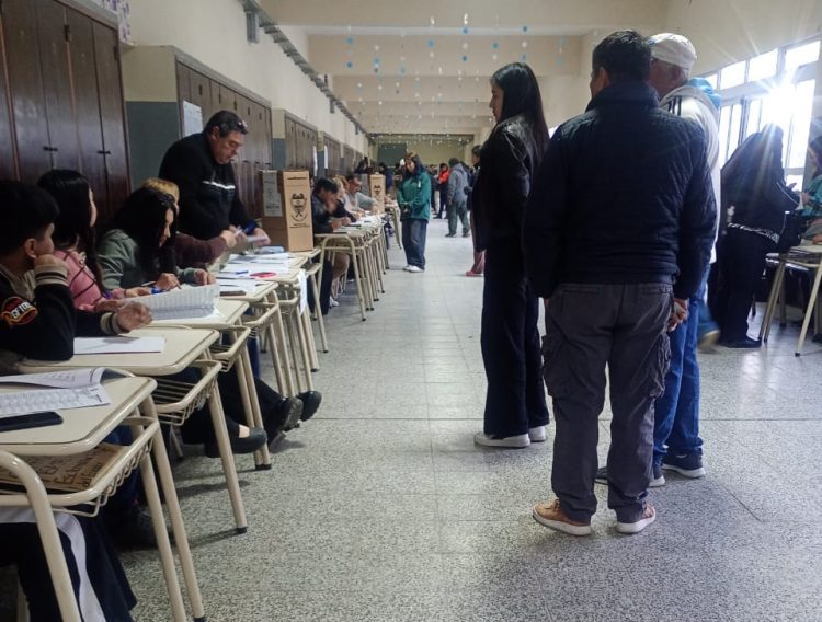 Con normalidad y gran concurrencia comenzaron las elecciones municipales en Frías