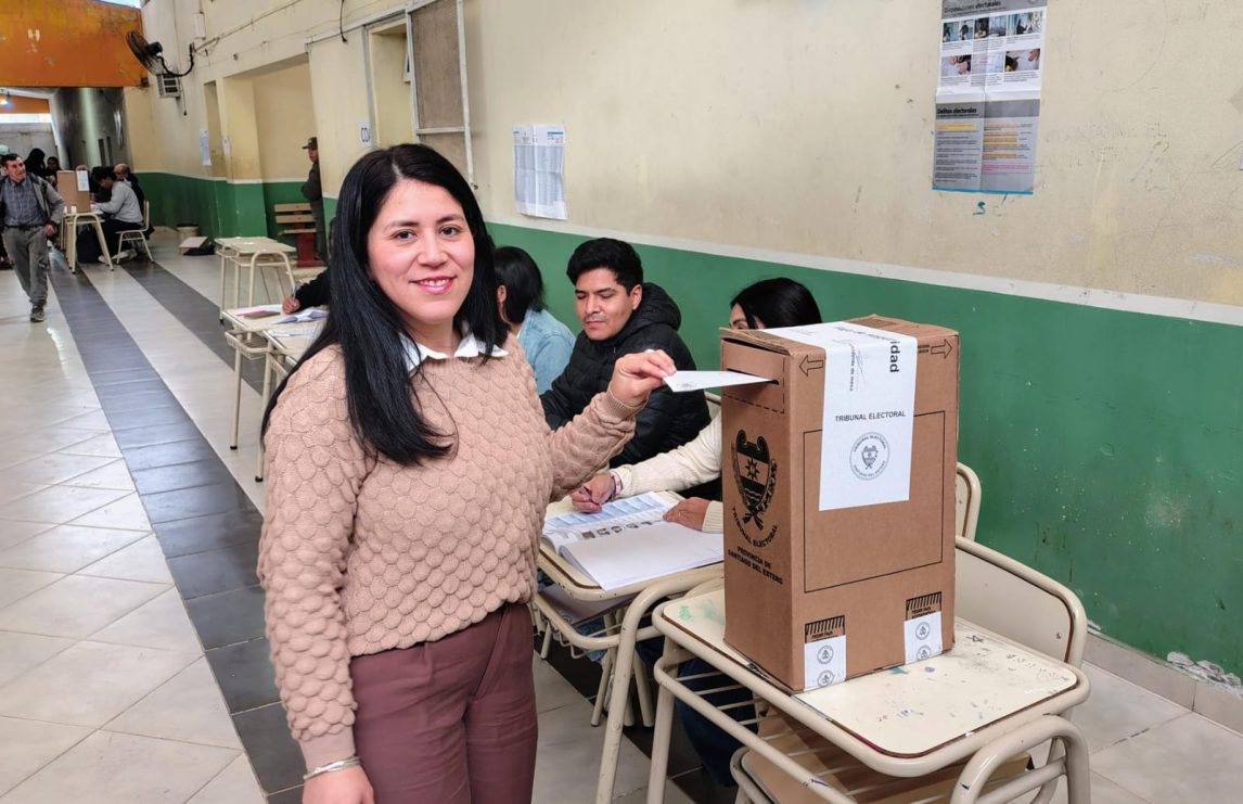 Fernández: votó Yanina Iturre y destacó el desarrollo pacífico de la jornada democrática