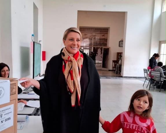 Natalia Neme emitió su voto y habló de sus expectativas para la jornada electoral