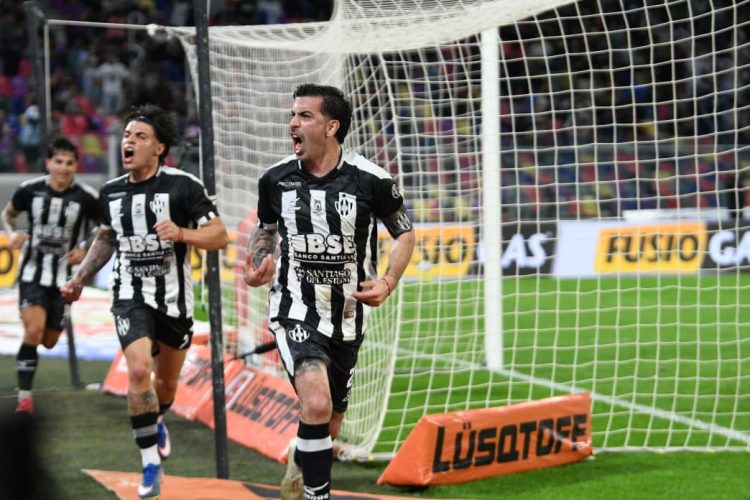 Central Córdoba venció a San Lorenzo y festejó por primera vez de la mano de Domínguez
