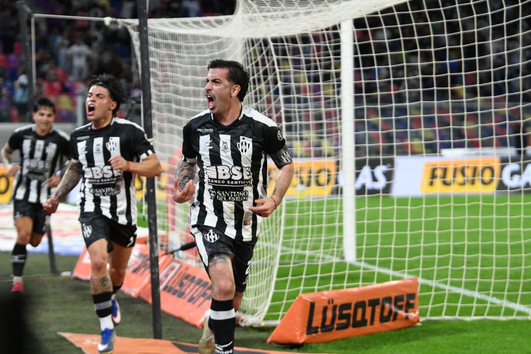 Central Córdoba venció a San Lorenzo y festejó por primera vez de la mano de Domínguez