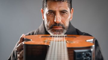 Demi Carabajal presentará “Ordenando el Caos” con un concierto en la casa de la familia Carabajal