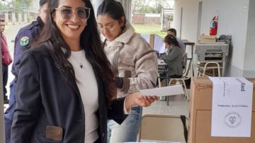 La candidata de La Libertad Avanza en Campo Gallo, Valeria Mansilla, emitió su voto
