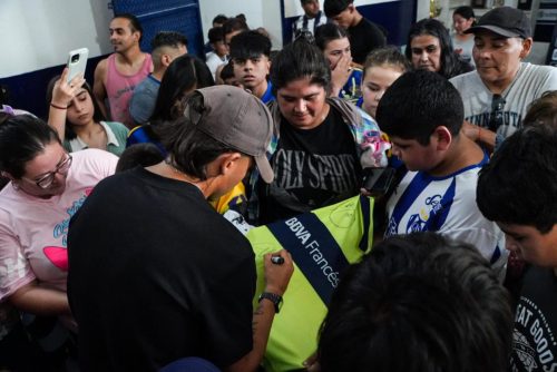 Furor en el club Sarmiento por la visita de Exequiel Zeballos